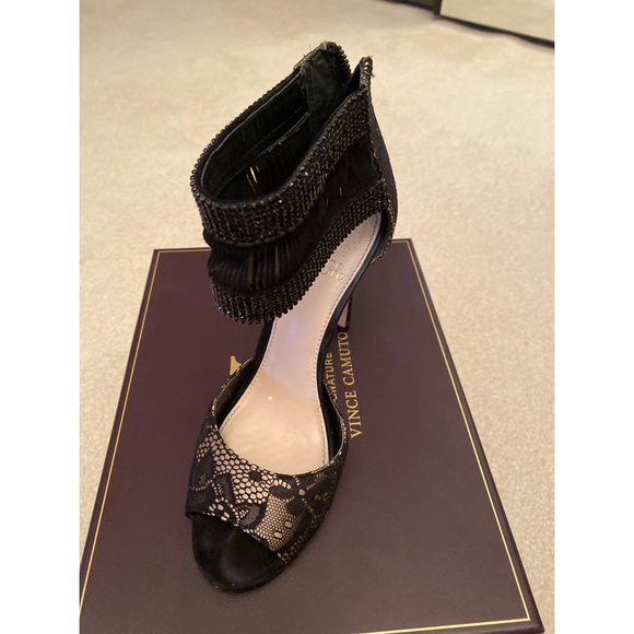Elegant black lace shoes - Picture 3 of 4